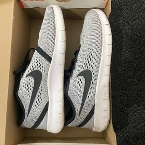 Nike Free Run size 6 youth